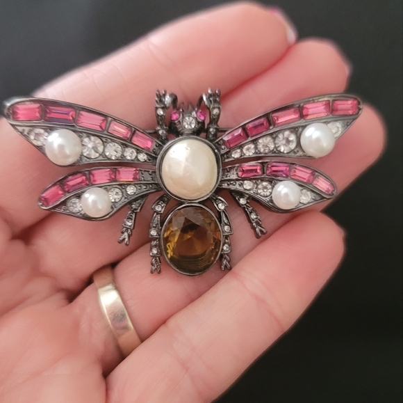 Joan Rivers Brooch - Picture 2 of 8